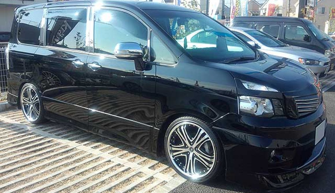 TOYOTA VOXY + SHALLEN XV-77