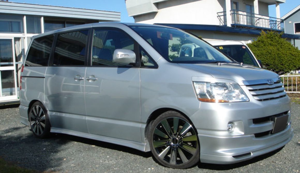 TOYOTA NOAH + MODELART GRACER monoblock