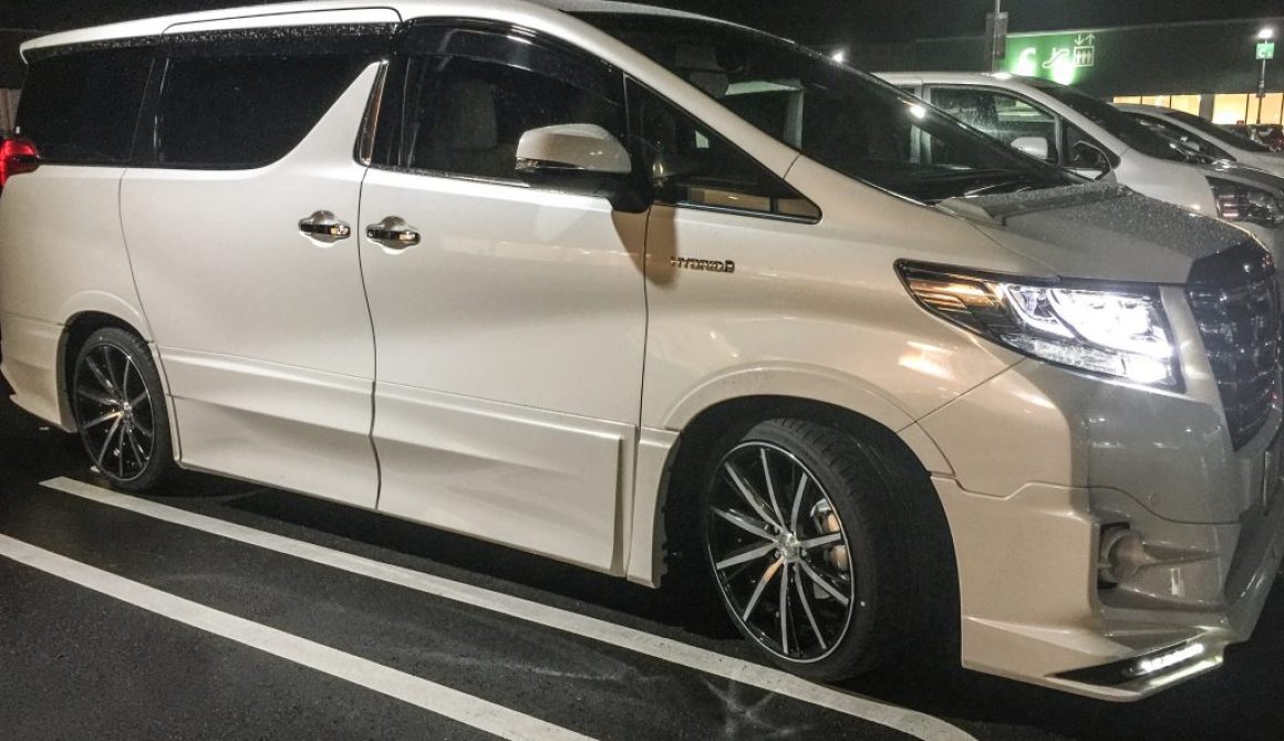 TOYOTA ALPHARD 30 G hybrid + STEINER SF-V